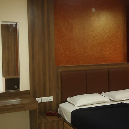 Hotel Dwaraka Paradise Hyderabad Exteriör bild
