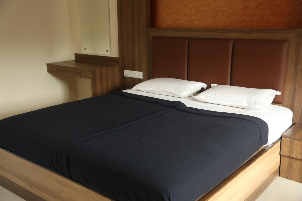 Hotel Dwaraka Paradise Hyderabad Exteriör bild