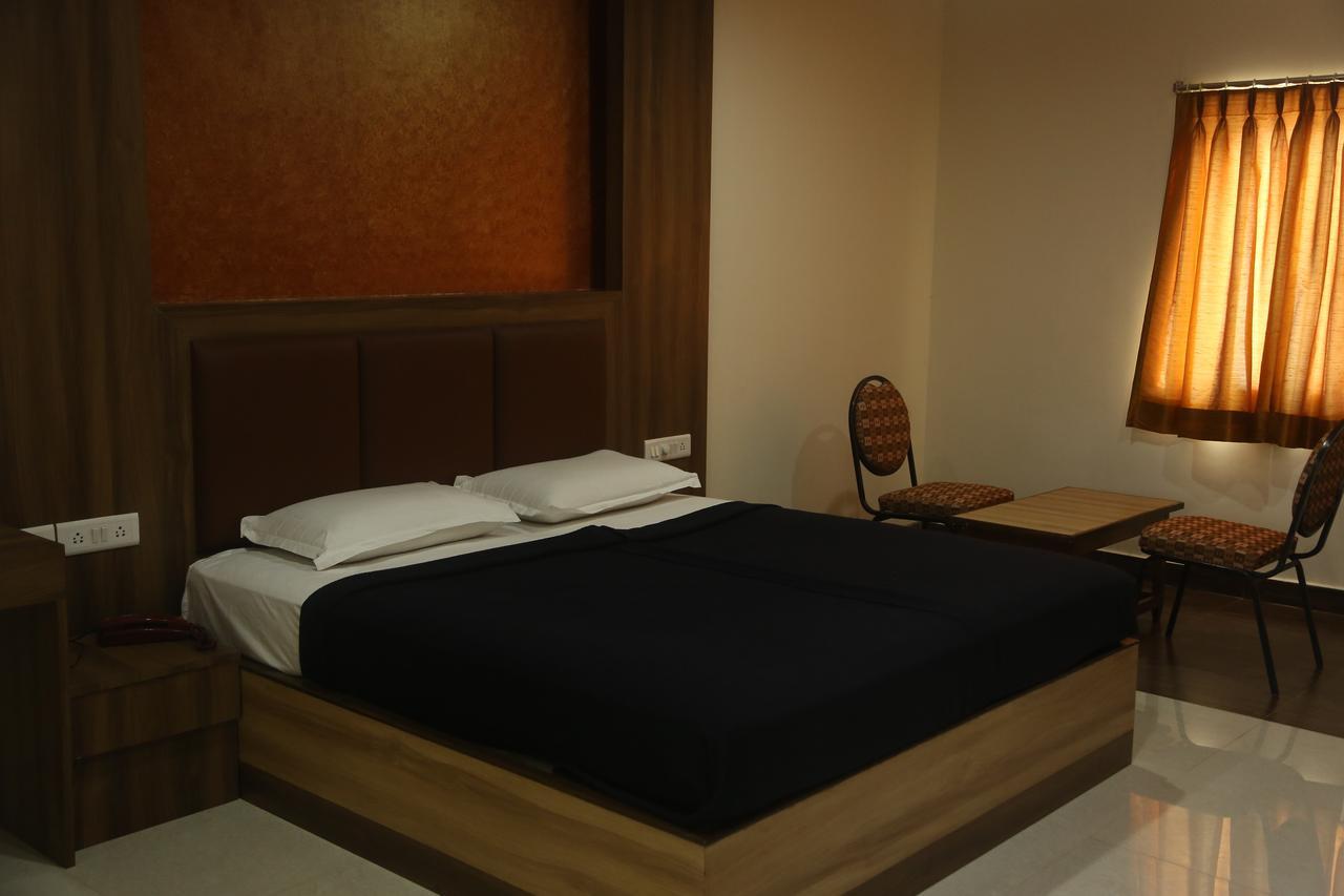 Hotel Dwaraka Paradise Hyderabad Exteriör bild