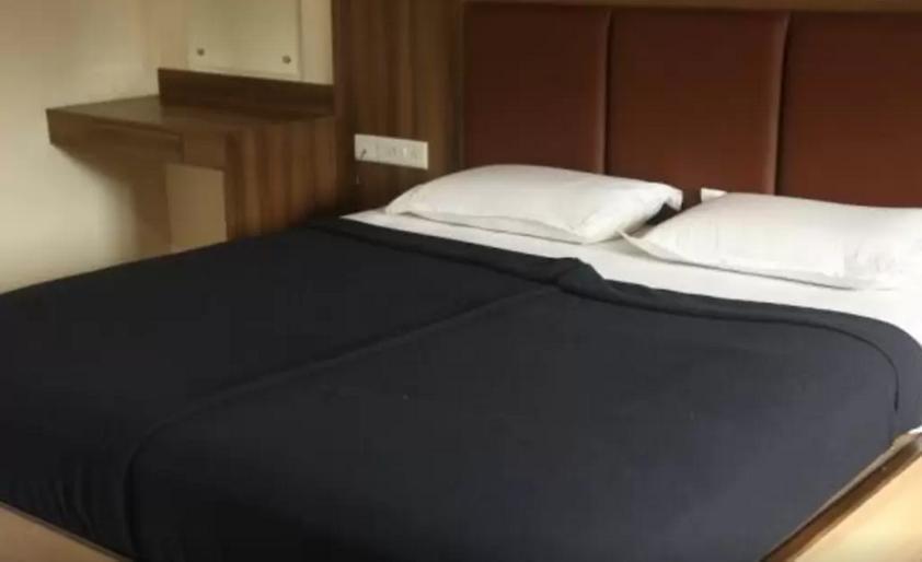 Hotel Dwaraka Paradise Hyderabad Exteriör bild