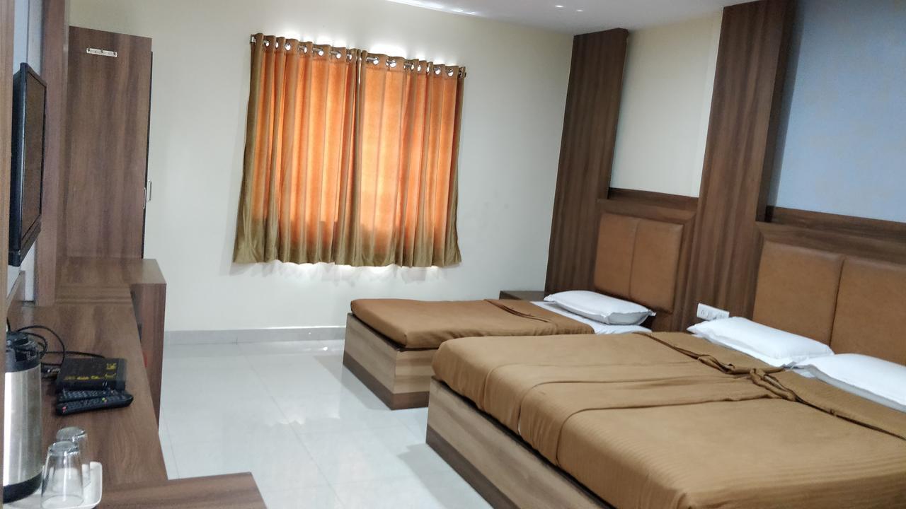 Hotel Dwaraka Paradise Hyderabad Exteriör bild